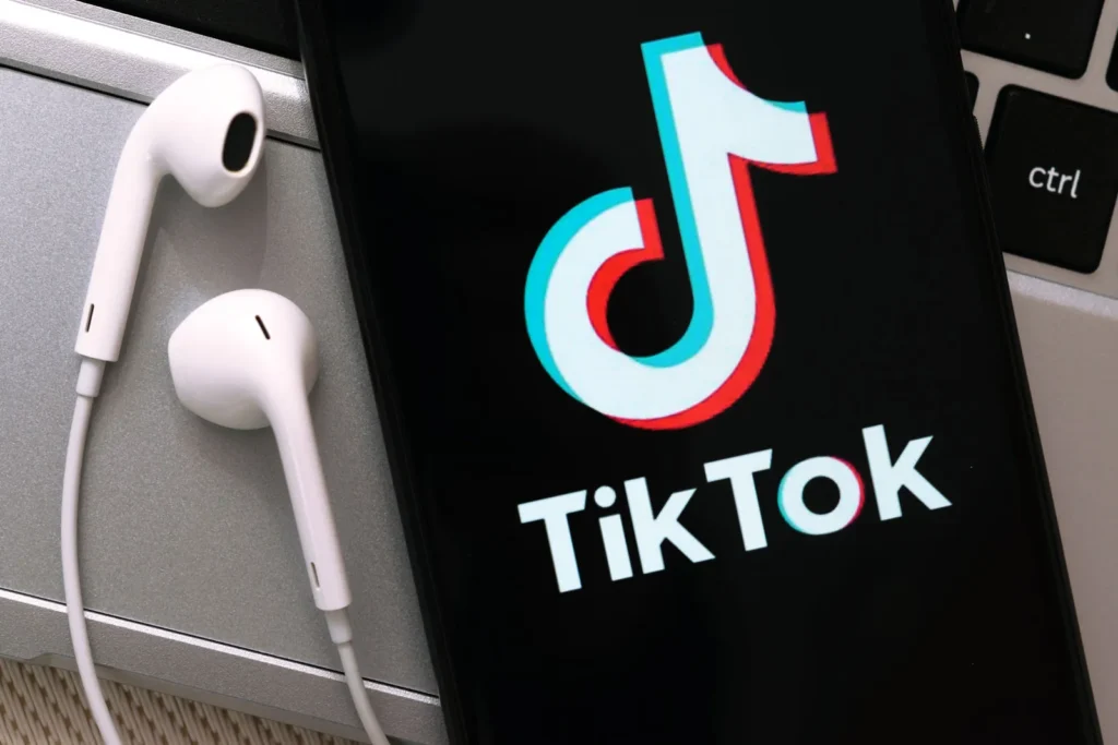 TikTok-app-smartphone-1024x683 TikTok证实裁员，马来西亚影响员工超过500人