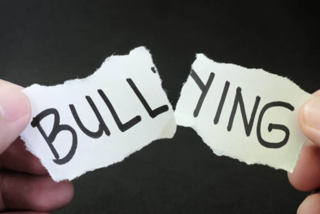 Untitled-design-2-1024x683 马来西亚出手了!霸凌成本飙升25万?连家长都跑不掉!