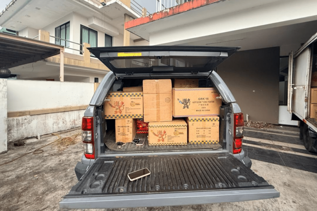 10-1024x683 新山烟花爆竹走私案|住宅区突击现场曝光