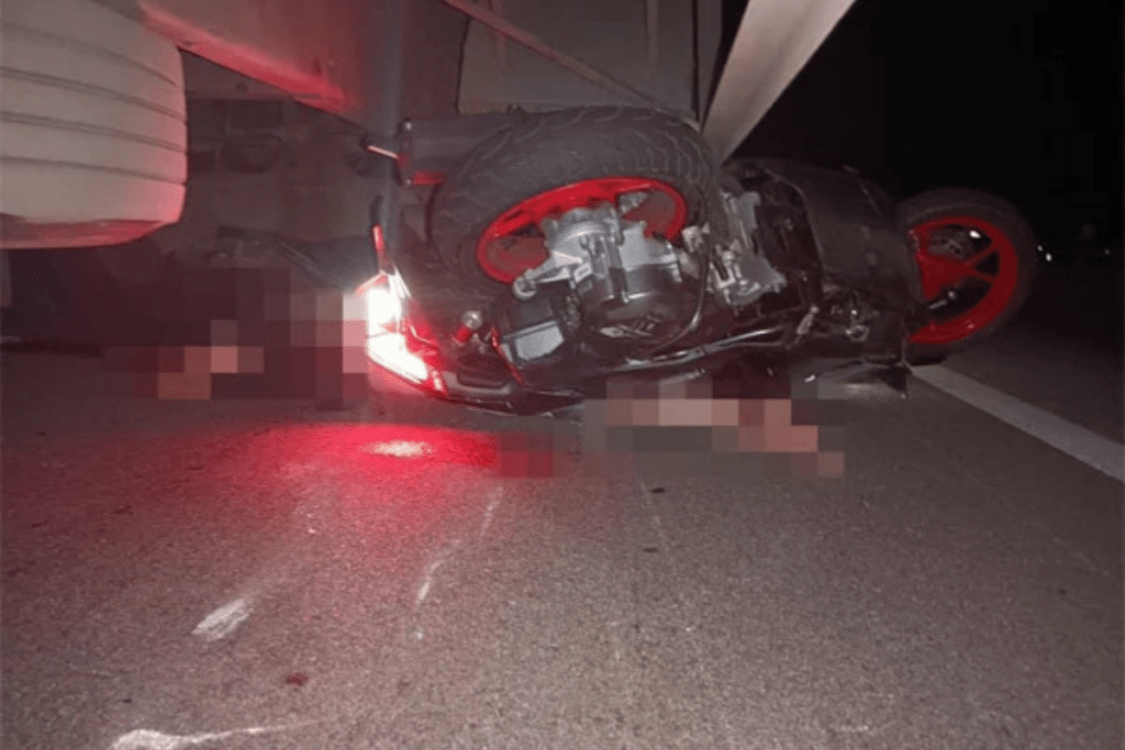 2-2-1024x683 芙蓉南北大道惨剧:摩哆撞抛锚罗厘 双青年伤重不治