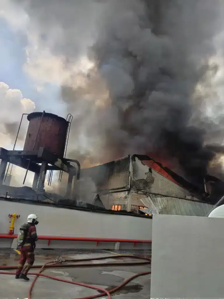 20260208-my-21-fire-CR260208LKMy02-768x1024 Sea Park家具厂大火 多方视角还原火灾全过程