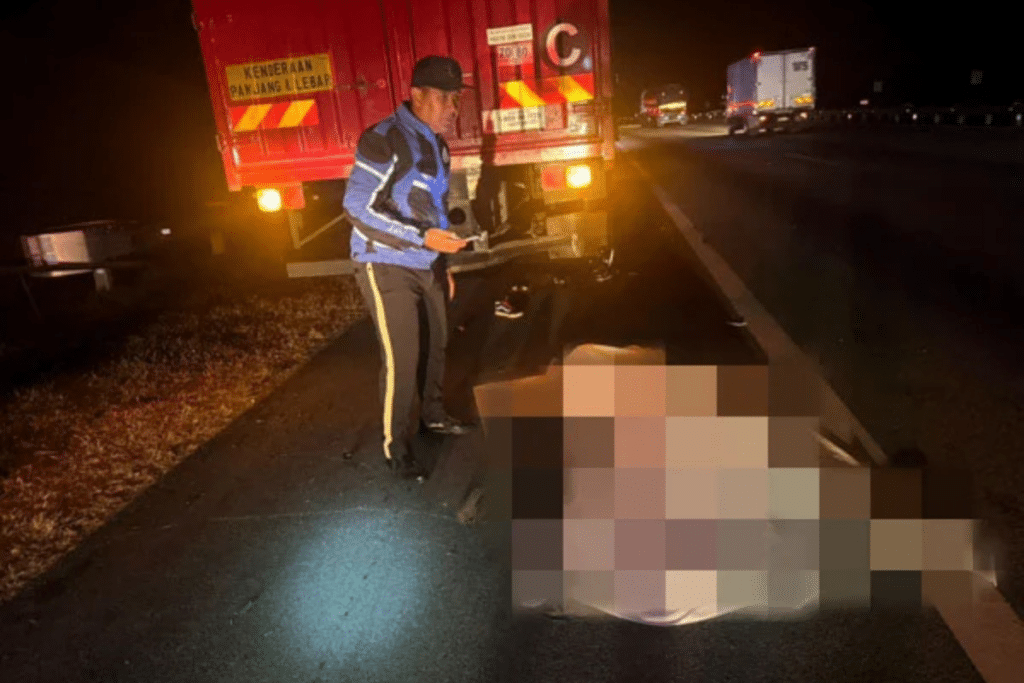 3-1-1024x683 芙蓉南北大道惨剧:摩哆撞抛锚罗厘 双青年伤重不治