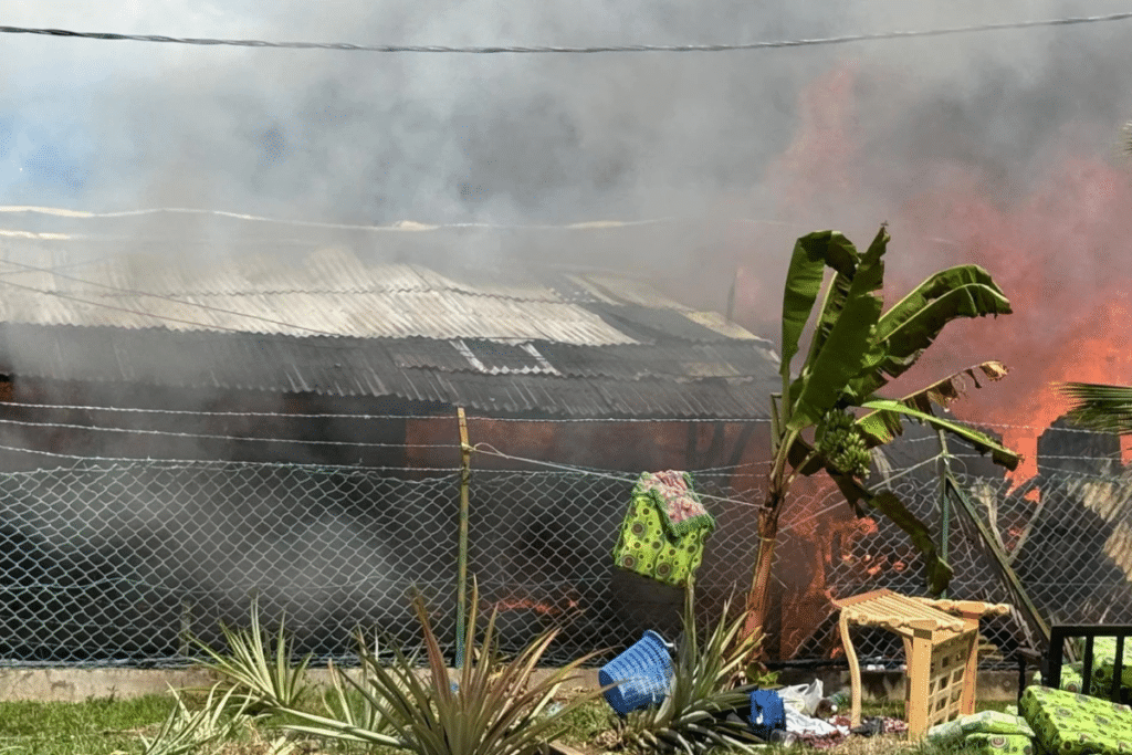 8-1024x683 斗湖甘榜大火后居民紧急安置 灾区善后工作展开