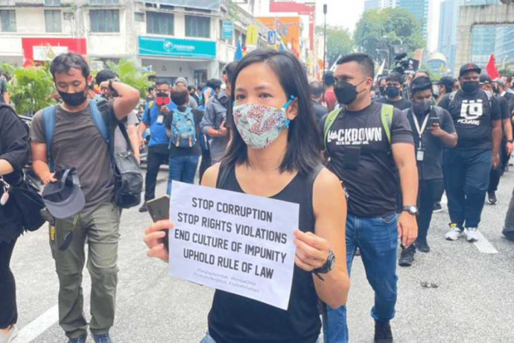 Billionchamp-white-97-1024x683 深度复盘:阿占集会烟花事件背后的政治博弈与法律合规