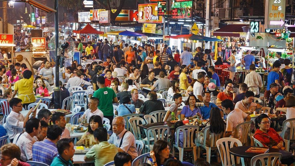 101660519_kualalumpursfoodcultureisperhapsbestexperiencedafterdarkatthepasarmalamsornightmarkets-creditmaciejdakowiczgettyimages 马来西亚信托公司如何守护华人家庭财富:GAT 28年社区服务全纪录