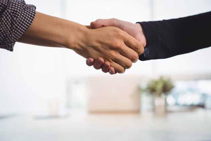 business-executives-shaking-hands-with-each-other_107420-63888 守护华人家庭财富传承:GAT 如何以马来西亚信托服务改变本地社区的财富规划面貌