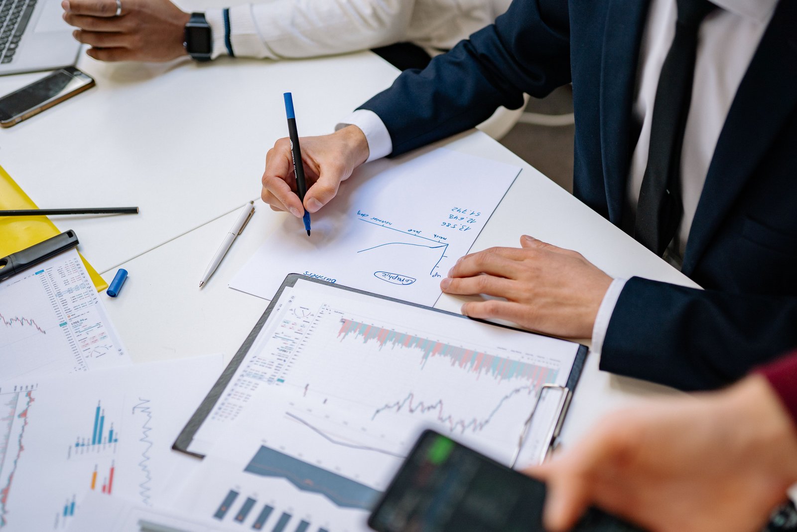 pexels-yankrukov-7693244 没有ACCA能做Tax executive吗?