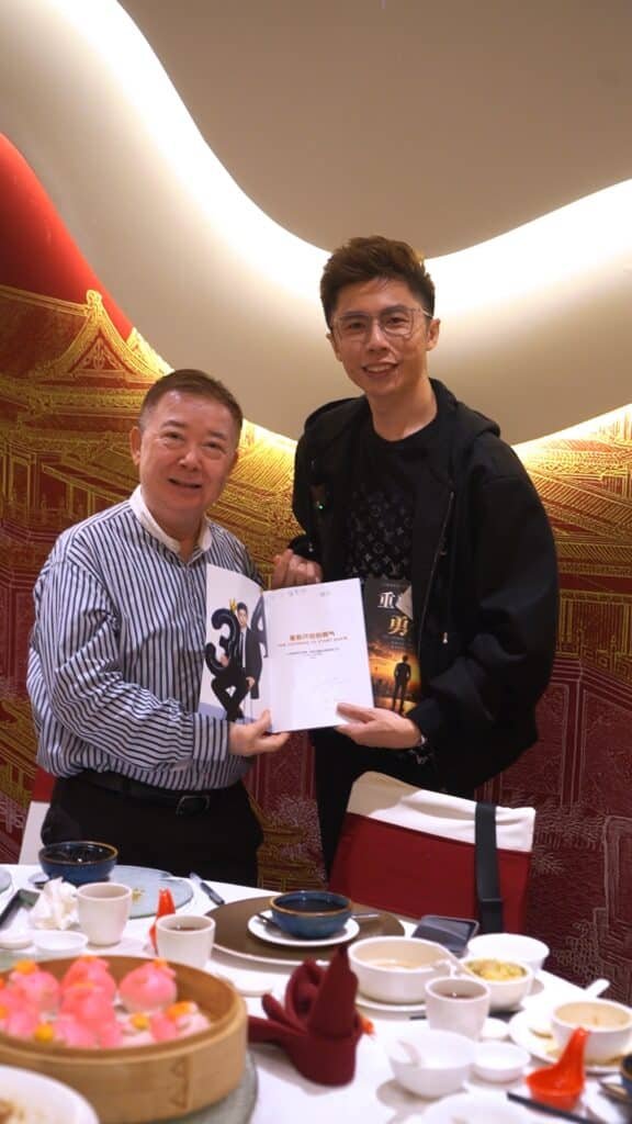 4-576x1024 演员与电影团队同庆！Dr Kervis 苏才育生日会留下新书合影与文隽签名